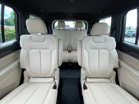 Used 2024 Jeep Grand Cherokee L Limited AWD/4WD image 30