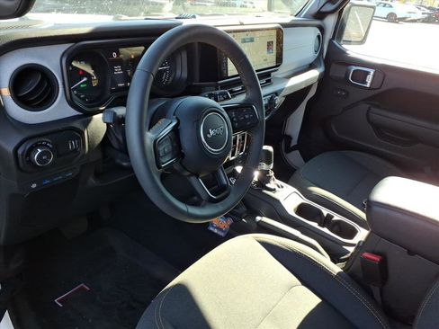 Used 2024 Jeep Wrangler Unlimited w/ Technology Group AWD/4WD image 14