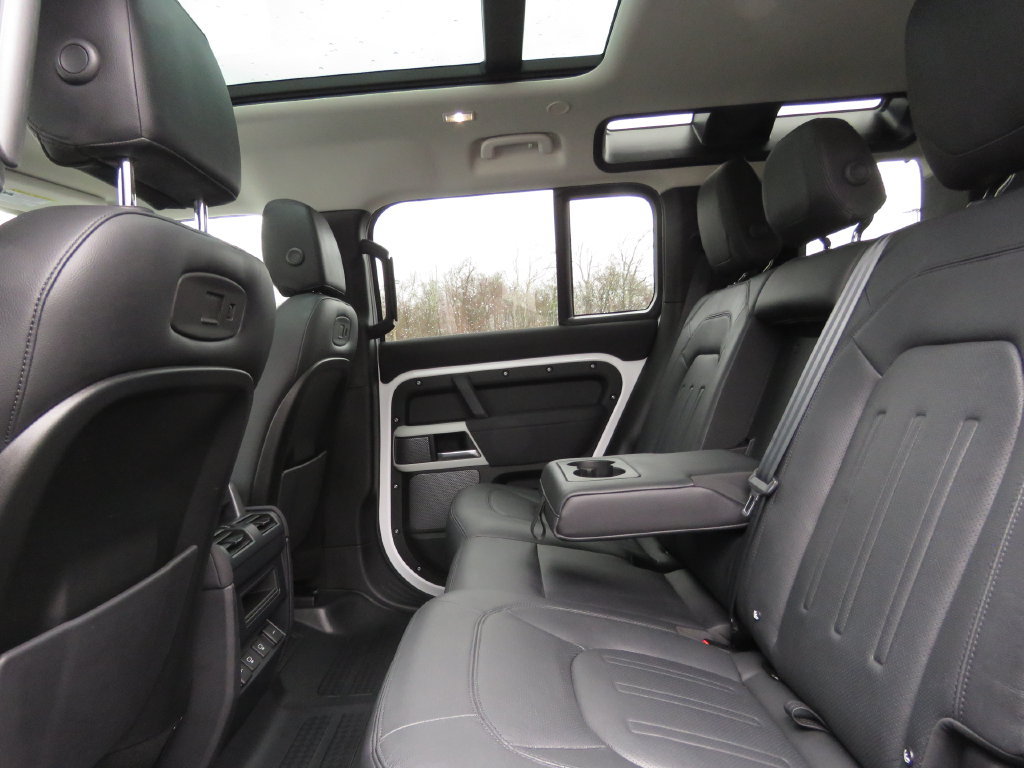 Used 2022 Land Rover Defender 110 SE AWD/4WD image 19