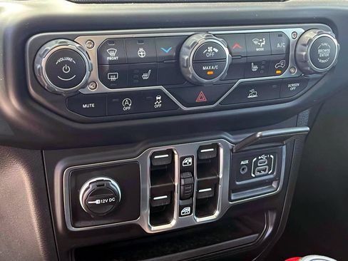 Used 2023 Jeep Wrangler Unlimited Sport AWD/4WD image 31