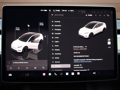 Used 2023 Tesla Model Y Performance image 27