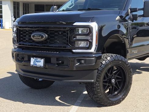 Used 2024 Ford F250 XLT w/ XLT Premium Package AWD/4WD image 2