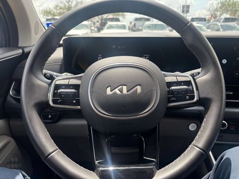 Used 2026 Kia Carnival FWD image 30