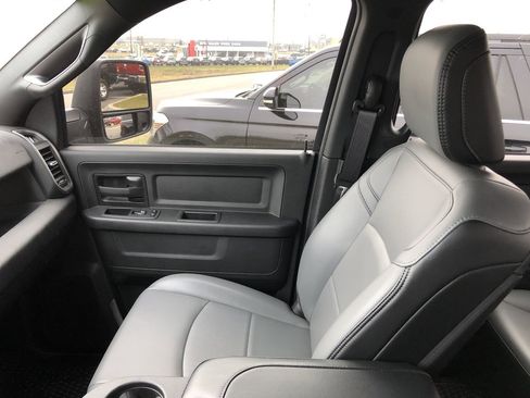 Used 2024 RAM 2500 Tradesman w/ Chrome Appearance Group image 22