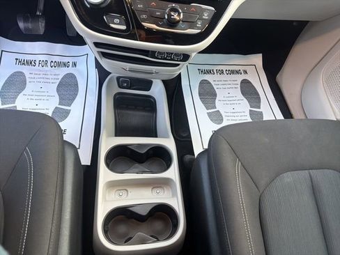 Used 2023 Chrysler Voyager LX image 22