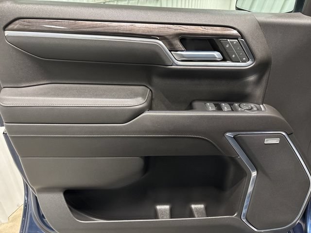 Used 2022 Chevrolet Silverado 1500 LTZ w/ LTZ Premium Package AWD/4WD image 13