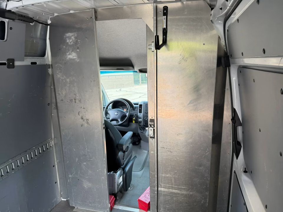 Used 2017 Freightliner Sprinter 2500 RWD image 16
