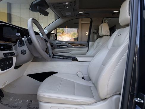 Used 2023 Cadillac Escalade Sport Platinum AWD/4WD image 14