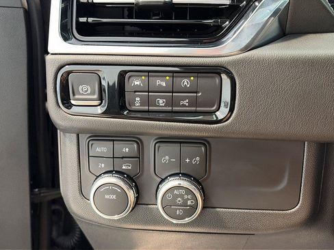 Used 2026 GMC Yukon Denali w/ Sun & Power Step Package AWD/4WD image 28