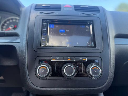 Used 2010 Volkswagen Jetta SE FWD image 11