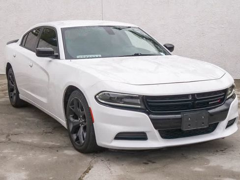 Used 2020 Dodge Charger SXT w/ Blacktop Package RWD image 3
