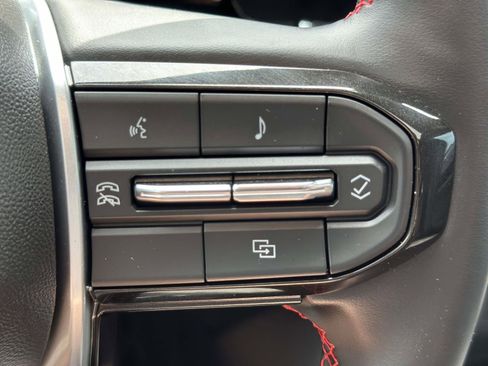 Used 2024 Chevrolet Colorado Z71 w/ Z71 Convenience Package 2 AWD/4WD image 15