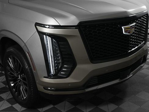 Used 2025 Cadillac Escalade Sport Platinum w/ LPO, Floor Liner Package AWD/4WD image 34