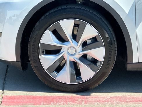 Used 2023 Tesla Model Y Long Range AWD/4WD image 27