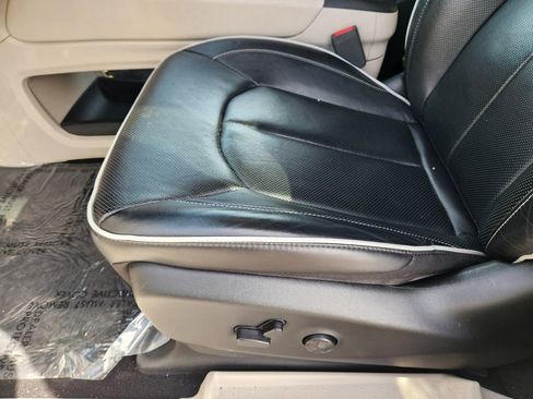 Used 2023 Chrysler Pacifica Limited image 24