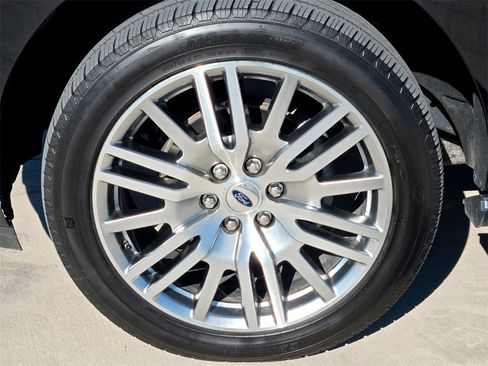 Used 2024 Ford Expedition Limited image 9