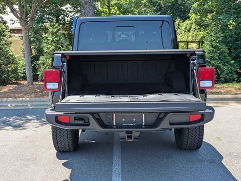 Used 2024 Jeep Gladiator Sport AWD/4WD image 26