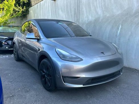 Used 2025 Tesla Model Y Long Range RWD image 2