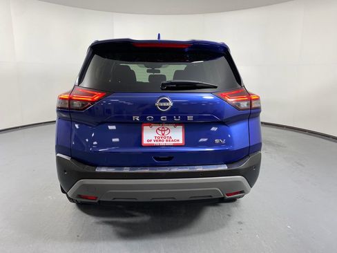 Used 2023 Nissan Rogue SV image 5