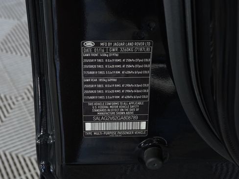 Used 2016 Land Rover LR4 HSE image 31