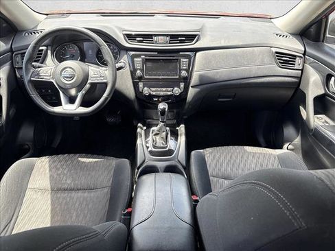 Used 2019 Nissan Rogue SV FWD image 17