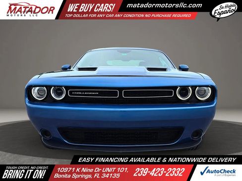 Used 2021 Dodge Challenger SXT RWD image 2
