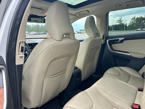 Used 2017 Volvo XC60 T6 Inscription w/ Advanced Package AWD/4WD image 18