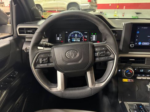 Certified 2025 Toyota Tacoma SR5 AWD/4WD image 9
