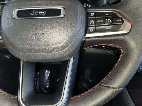 Used 2025 Jeep Compass Trailhawk AWD/4WD image 25