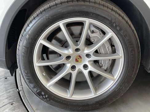 Certified 2023 Porsche Cayenne AWD/4WD image 11