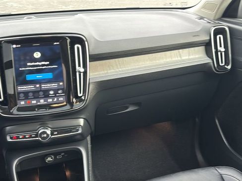 Certified 2024 Volvo XC40 B5 Core image 8