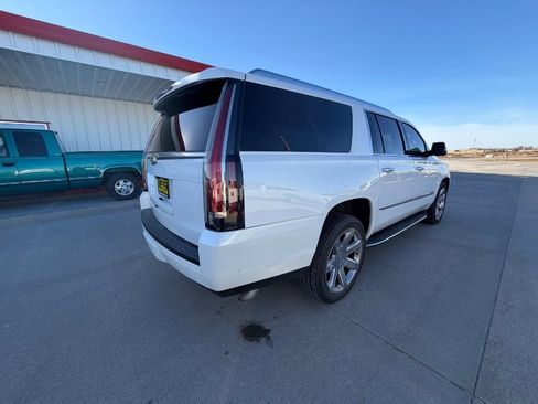 Used 2017 Cadillac Escalade ESV Luxury image 8