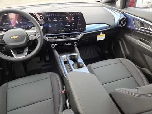 New 2026 Chevrolet Equinox EV LT image 30