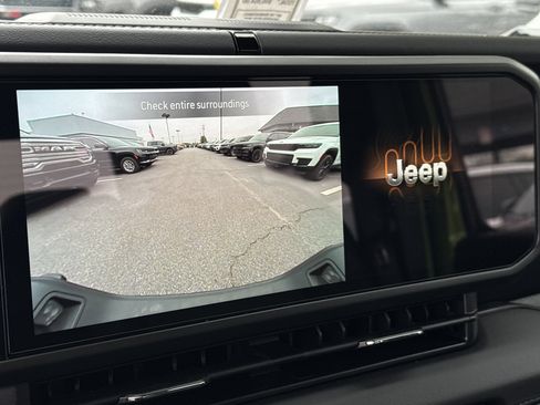 New 2025 Jeep Gladiator Sport image 30