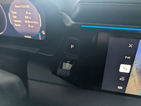 Used 2025 Porsche Macan Electric image 43