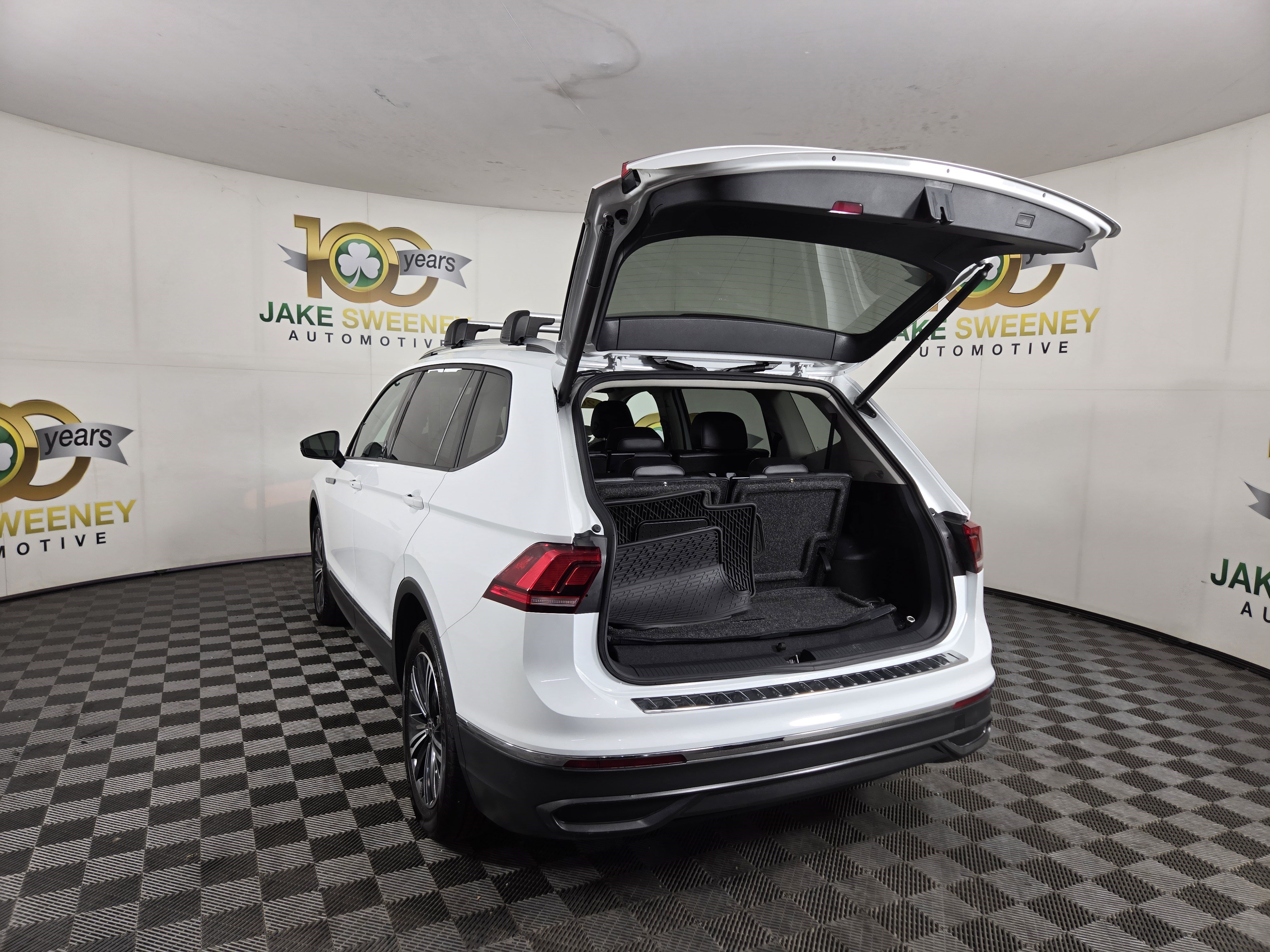 Used 2024 Volkswagen Tiguan Wolfsburg Edition FWD image 31