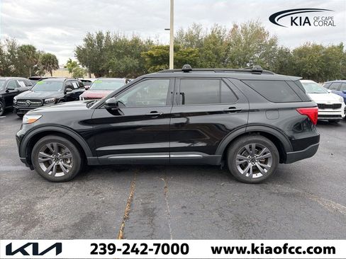 Used 2022 Ford Explorer XLT w/ Equipment Group 202A image 5