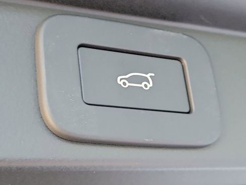 New 2026 Land Rover Range Rover SE image 12