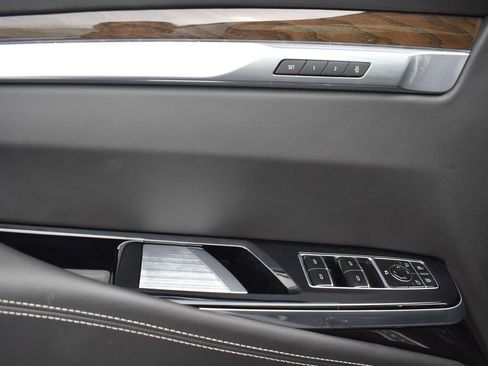 Certified 2025 Cadillac Escalade ESV Sport Platinum image 10