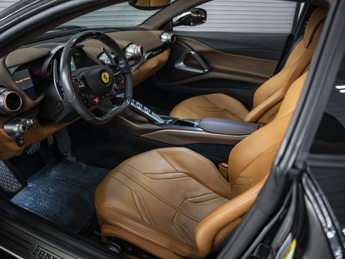 Used 2019 Ferrari 812 Superfast RWD image 26