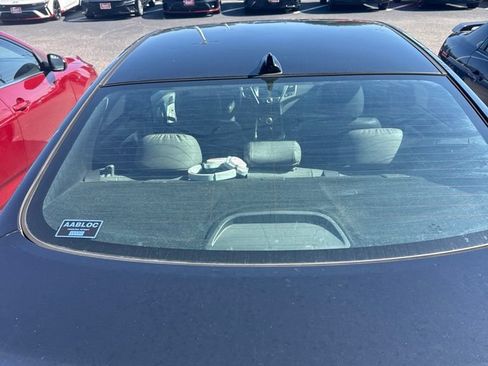 Used 2015 Hyundai Elantra Limited w/ Option Group 05 FWD image 3