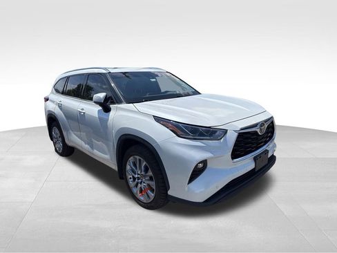 Used 2020 Toyota Highlander Limited AWD/4WD image 4