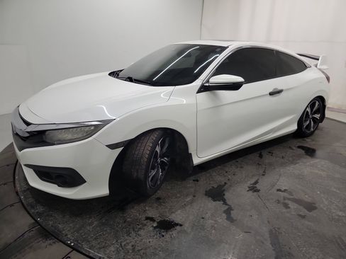 Used 2016 Honda Civic Touring image 3