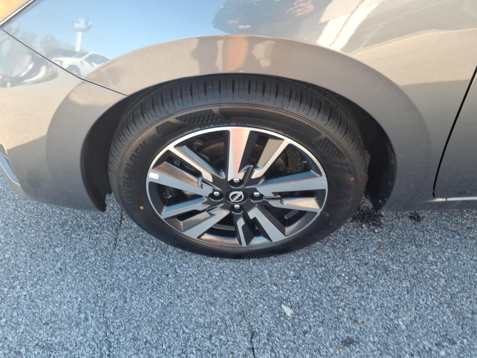 Used 2025 Nissan Versa SV FWD image 6