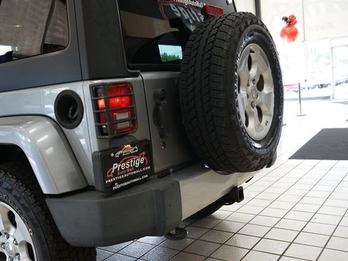 Used 2014 Jeep Wrangler Unlimited Sahara w/ Dual Top Group AWD/4WD image 14