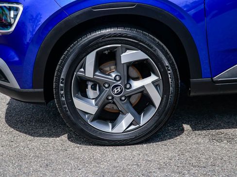 Used 2023 Hyundai Venue Limited image 9