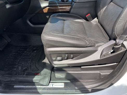 Used 2020 Chevrolet Suburban LT w/ Luxury Package image 20
