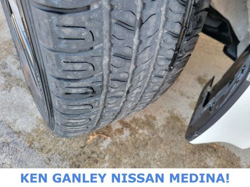 Used 2022 Nissan Versa SR w/ Convenience Package image 19