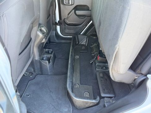Used 2022 Jeep Gladiator Sport AWD/4WD image 29