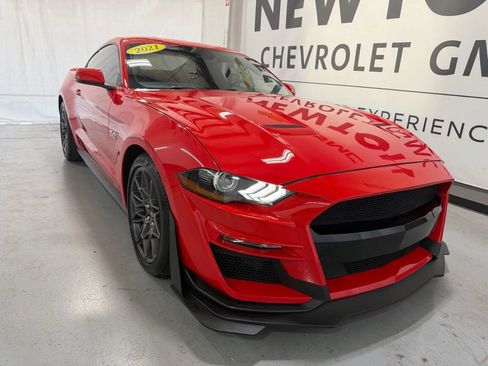 Used 2021 Ford Mustang GT Premium w/ Equipment Group 401A RWD image 37